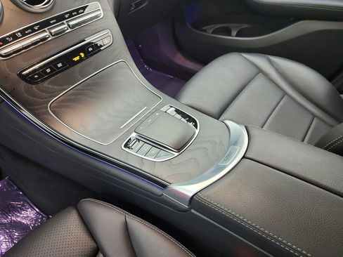 Used 2022 Mercedes-Benz GLC 300 image 11