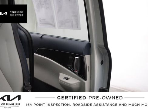 Used 2025 Kia Carnival SX w/ SX Dark Edition Package image 11