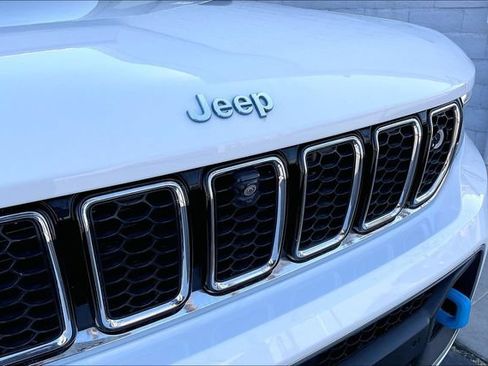 Used 2023 Jeep Grand Cherokee Overland w/ Advanced Protech Group III AWD/4WD image 29