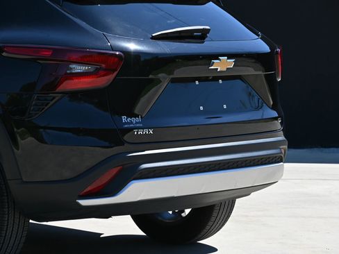 Used 2024 Chevrolet Trax LT image 11