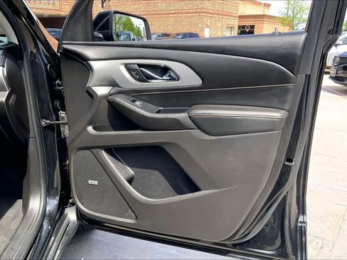 Used 2021 Chevrolet Traverse LT w/ LT Premium Package image 22