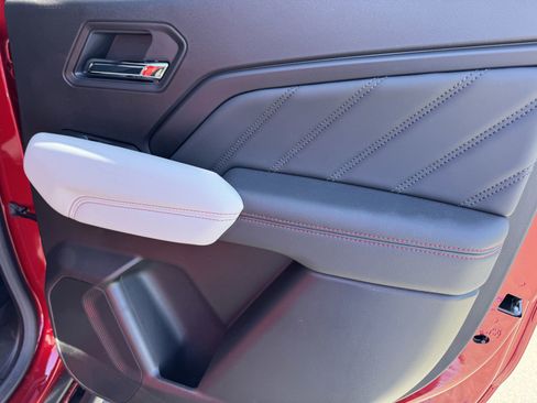 Used 2026 GMC Canyon AT4X AWD/4WD image 12