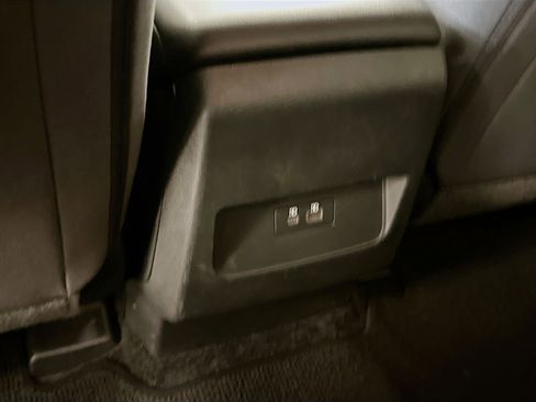 Used 2023 Nissan Frontier SV image 27