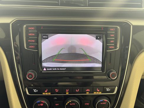 Used 2019 Volkswagen Passat 2.0T SE R-Line FWD image 22