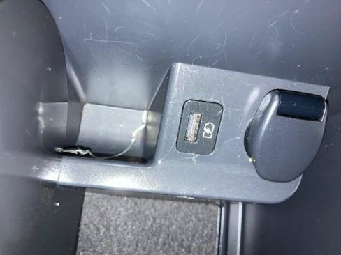 Used 2018 Nissan Rogue S FWD image 23