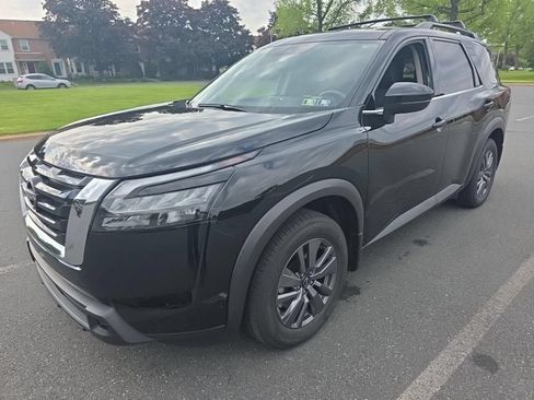 Certified 2023 Nissan Pathfinder SV w/ SV Premium Package AWD/4WD image 2
