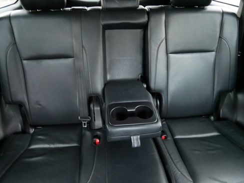 Used 2017 Toyota Highlander XLE w/ Carpet Mat Package AWD/4WD image 13