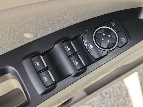 Used 2019 Ford Fusion SEL FWD image 22