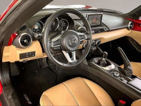 Used 2017 MAZDA MX-5 Miata RF Grand Touring image 13