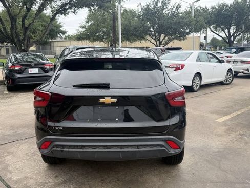 Used 2025 Chevrolet Trax LS FWD image 6