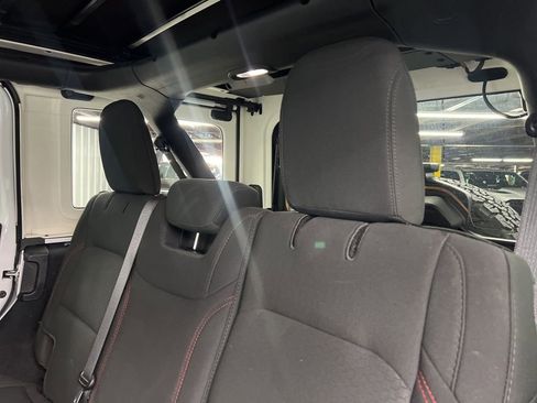 Used 2023 Jeep Wrangler Unlimited Rubicon image 12