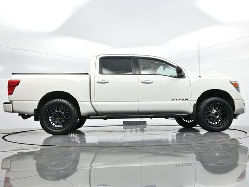 Used 2021 Nissan Titan SV w/ SV Convenience Package image 45