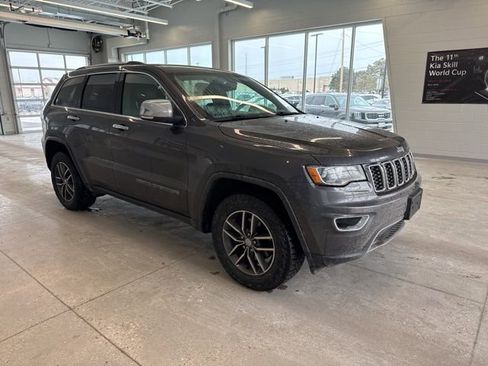 Used 2018 Jeep Grand Cherokee Limited image 3