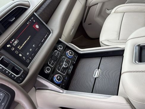 Used 2023 GMC Yukon XL Denali image 21