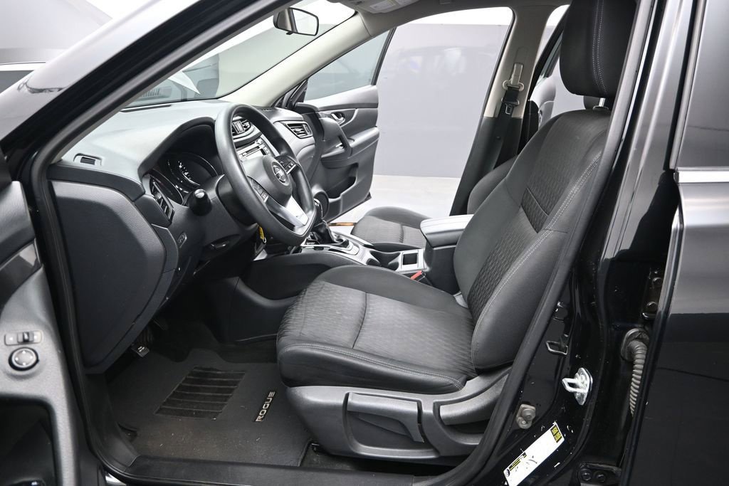 Used 2018 Nissan Rogue S AWD/4WD image 16