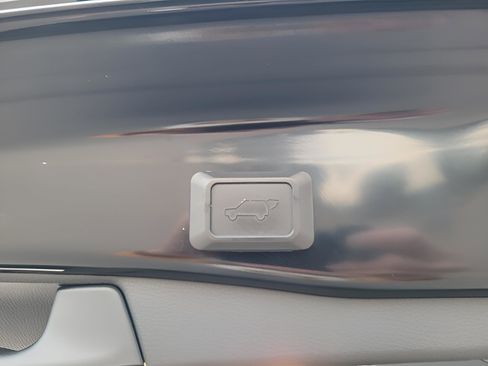 Used 2021 Toyota RAV4 Limited image 11