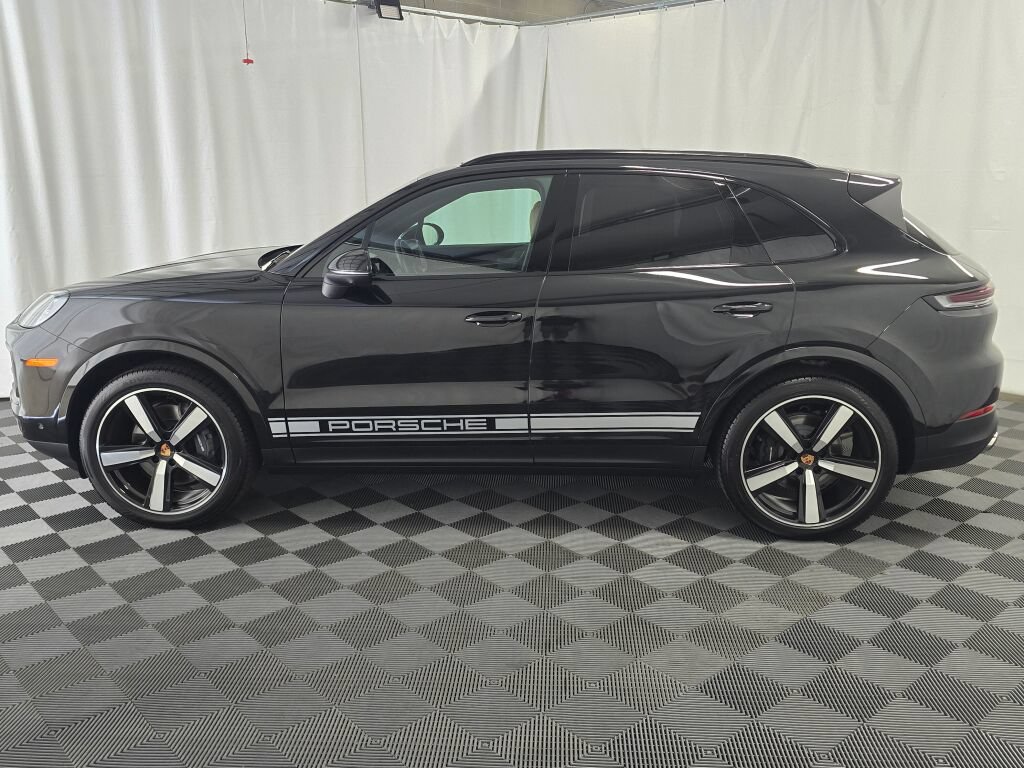 Certified 2026 Porsche Cayenne AWD/4WD image 2