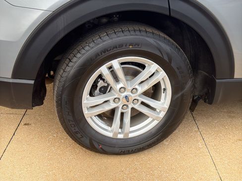 Used 2022 Ford Explorer XLT image 6