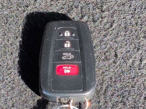 Used 2020 Toyota Highlander XLE image 37