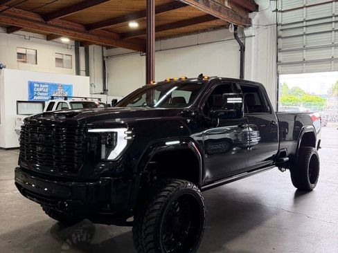 Used 2024 GMC Sierra 2500 Denali Ultimate AWD/4WD image 1