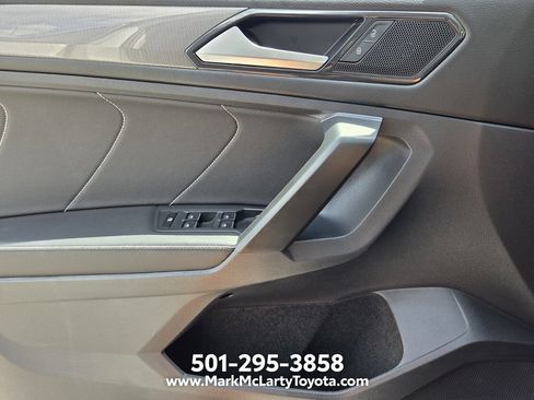 Used 2023 Volkswagen Tiguan SE w/ Panoramic Sunroof Package FWD image 33