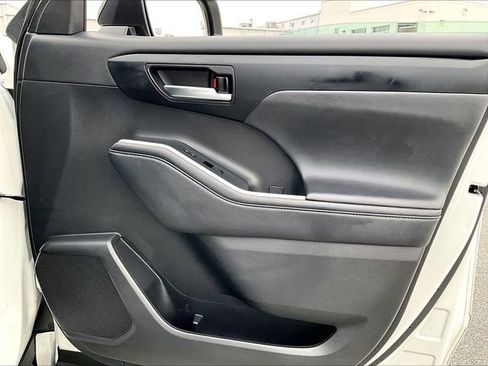 Used 2022 Toyota Highlander XSE image 12