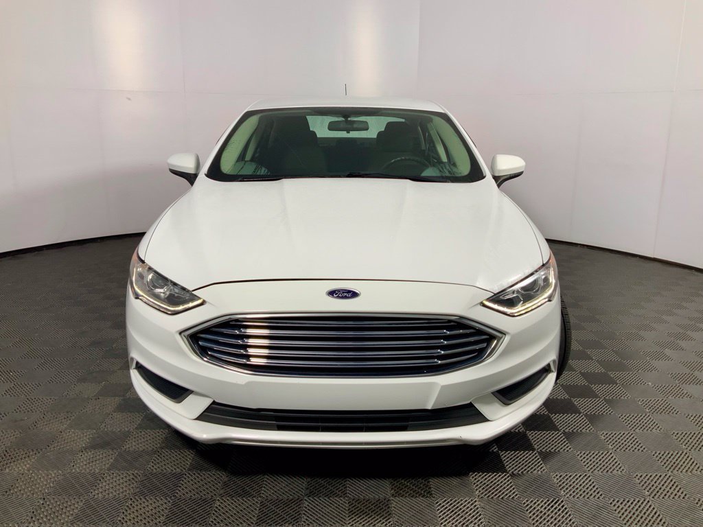 Used 2017 Ford Fusion SE FWD image 4
