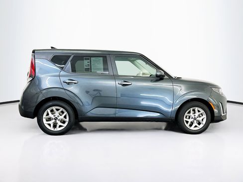 Used 2025 Kia Soul LX w/ LX Technology Package FWD image 10