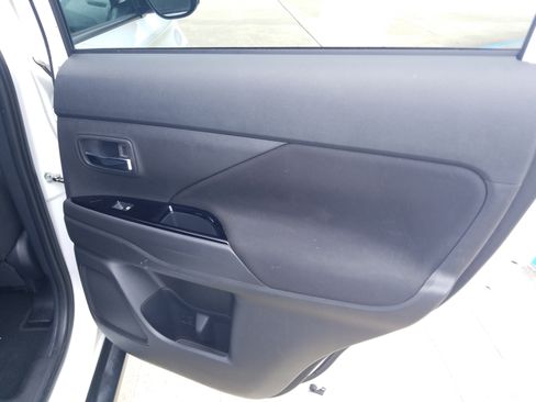 Used 2018 Mitsubishi Outlander LE FWD image 14