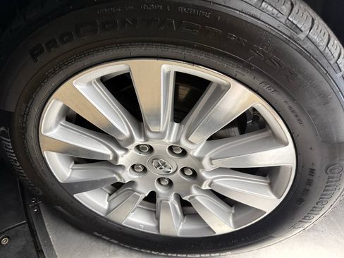 Used 2017 Toyota Sienna LE AWD/4WD image 28