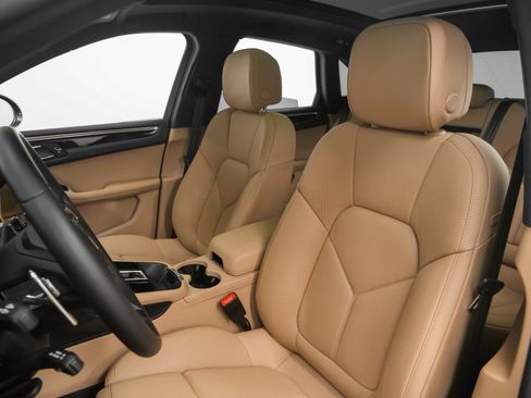 Used 2025 Porsche Macan image 5