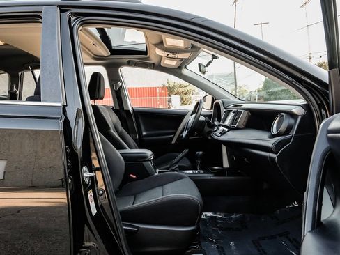 Used 2016 Toyota RAV4 XLE FWD image 40