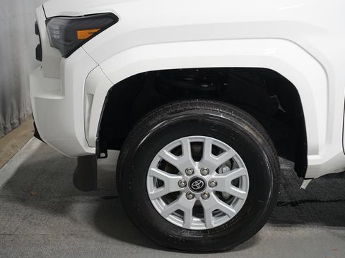 Certified 2025 Toyota Tacoma SR5 AWD/4WD image 5