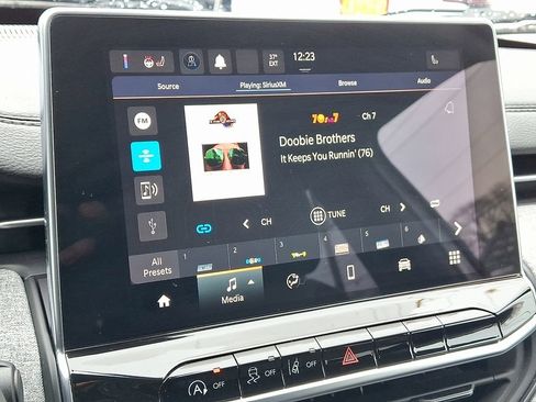 Used 2023 Jeep Compass Latitude image 18