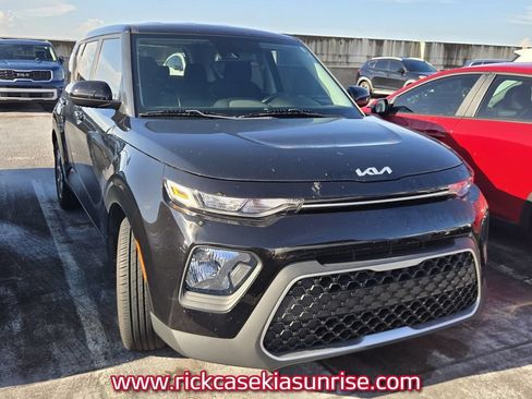 Used 2022 Kia Soul LX w/ Technology Package FWD image 3