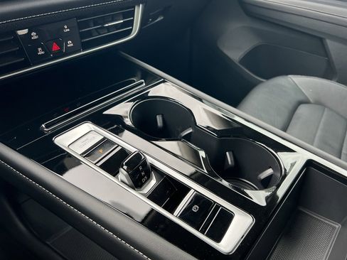 Used 2024 Volkswagen Atlas SEL image 32