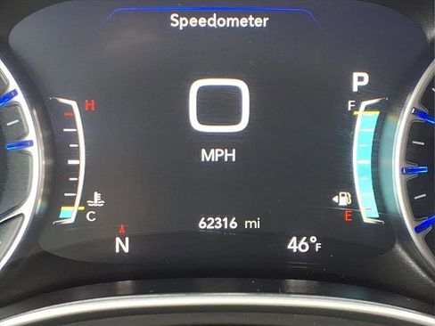 Used 2024 Chrysler Pacifica Touring-L image 30