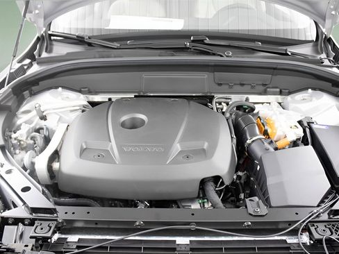 Certified 2025 Volvo XC60 T8 Core w/ Protection Package Premier image 14