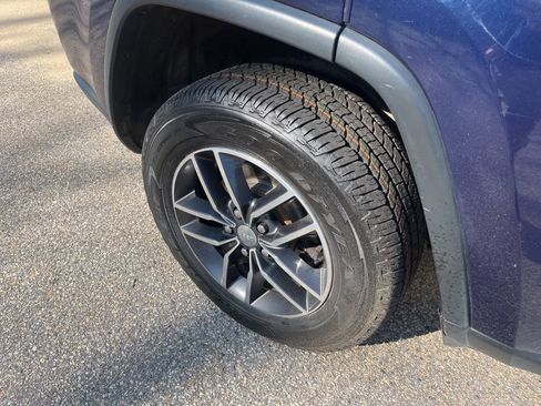 Used 2018 Jeep Grand Cherokee Limited AWD/4WD image 5