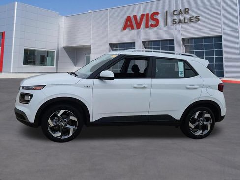 Used 2025 Hyundai Venue SEL FWD image 2