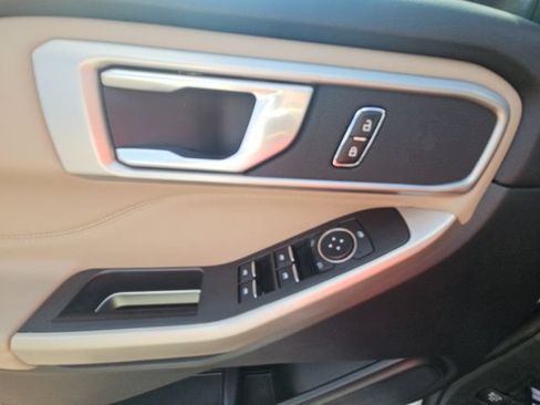Used 2023 Ford Explorer XLT w/ Equipment Group 202A AWD/4WD image 31