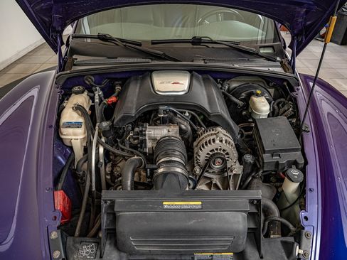 Used 2004 Chevrolet SSR w/ Preferred Equipment Group image 40