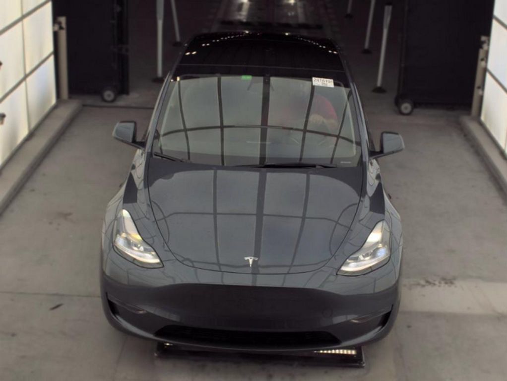 Used 2023 Tesla Model Y Long Range AWD/4WD image 2