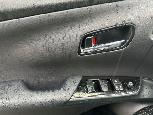 Used 2021 Toyota Prius LE image 11