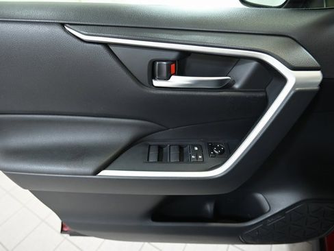 Used 2019 Toyota RAV4 XLE image 21