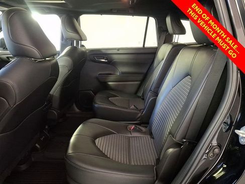 Used 2023 Toyota Highlander XSE AWD/4WD image 12