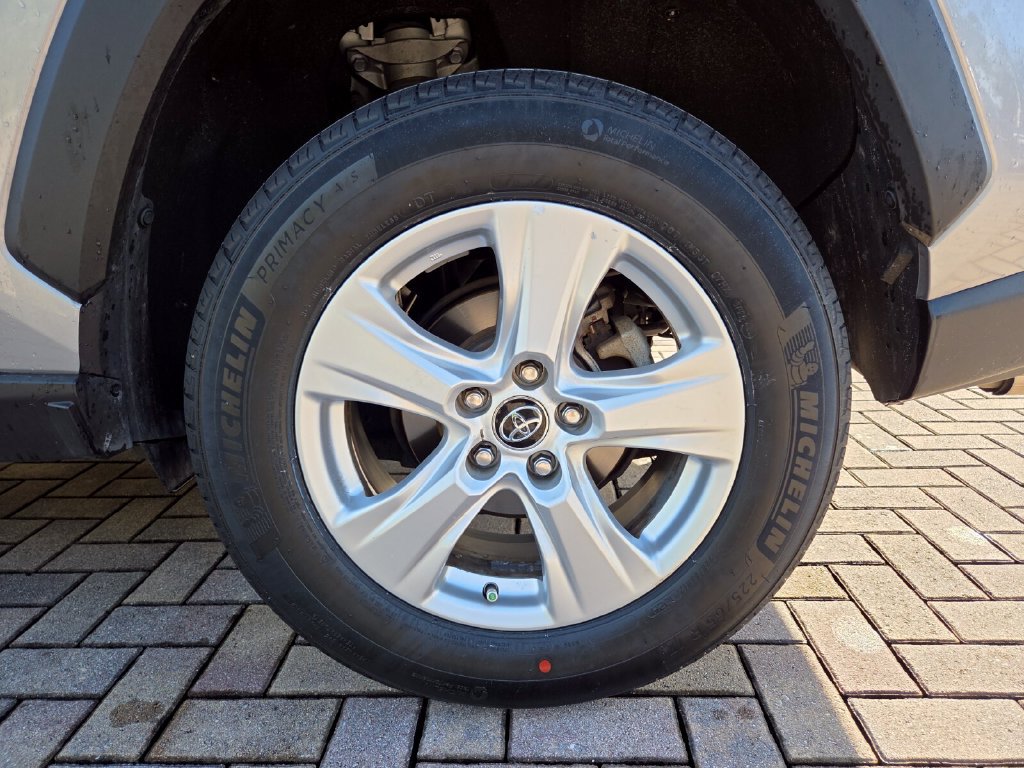 Certified 2021 Toyota RAV4 XLE FWD image 20