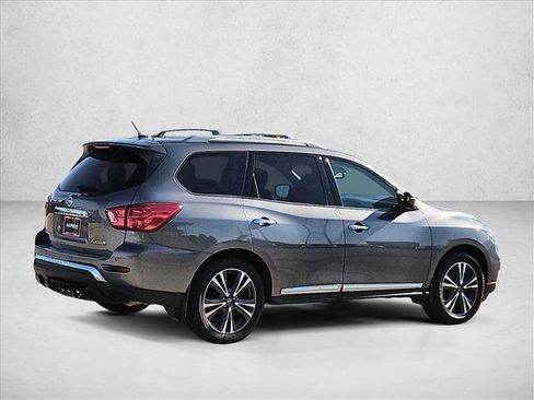 Used 2017 Nissan Pathfinder Platinum FWD image 5