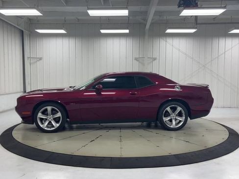 Used 2018 Dodge Challenger R/T RWD image 5