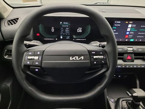Used 2025 Kia K4 FWD image 22